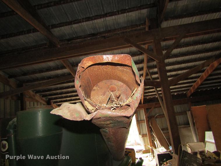 image for item DE5968 Arts Way 325-A feed mixer