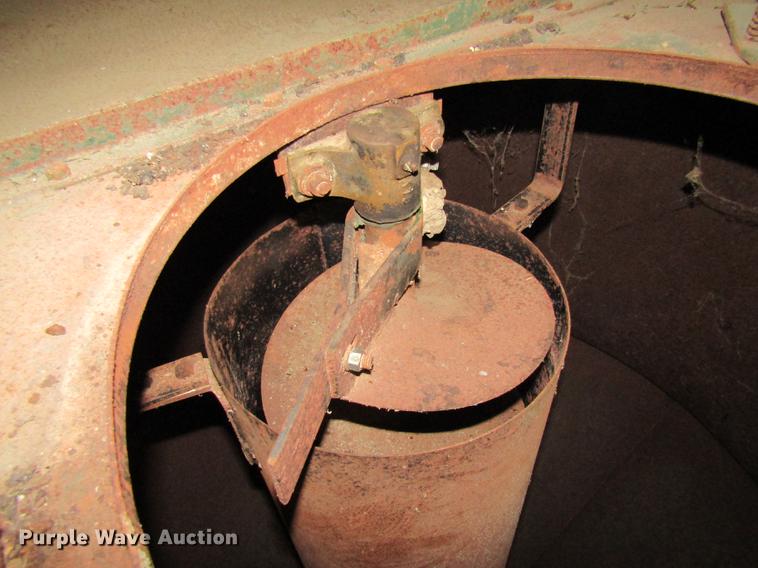 image for item DE5968 Arts Way 325-A feed mixer