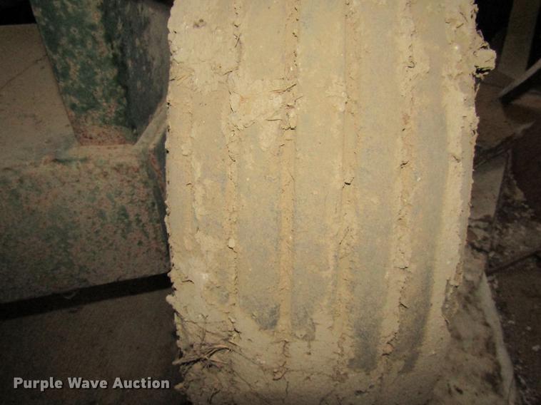 image for item DE5968 Arts Way 325-A feed mixer