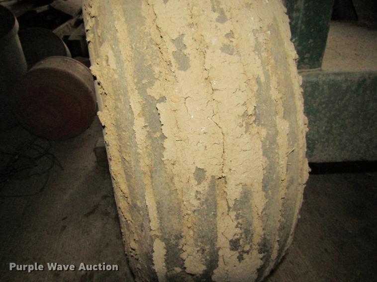 image for item DE5968 Arts Way 325-A feed mixer