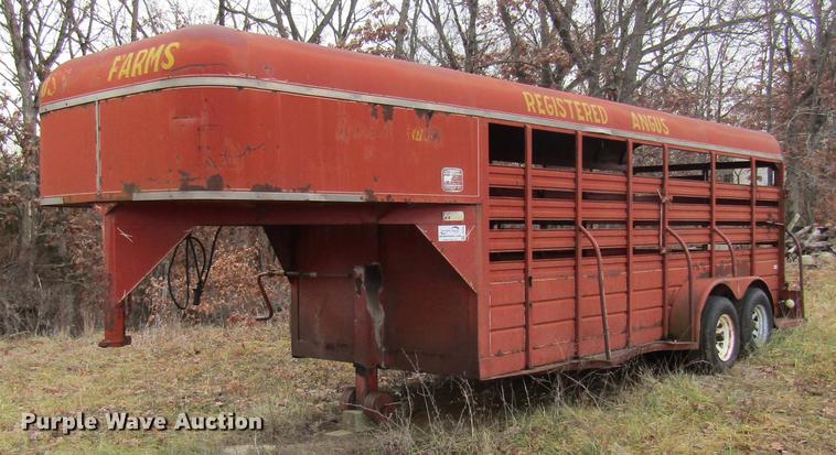 image for item DE5969 1974 WW livestock trailer