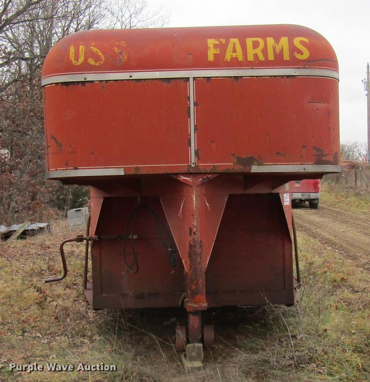 image for item DE5969 1974 WW livestock trailer