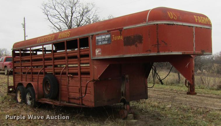 image for item DE5969 1974 WW livestock trailer