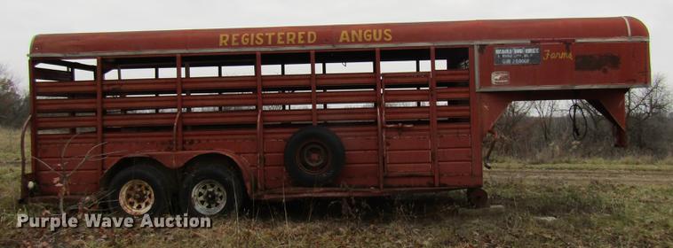 image for item DE5969 1974 WW livestock trailer