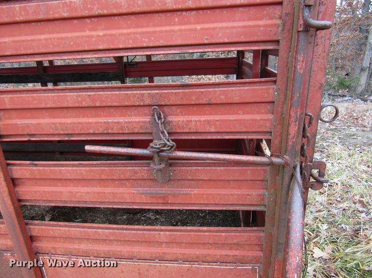 image for item DE5969 1974 WW livestock trailer