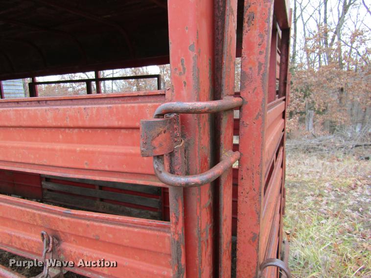 image for item DE5969 1974 WW livestock trailer