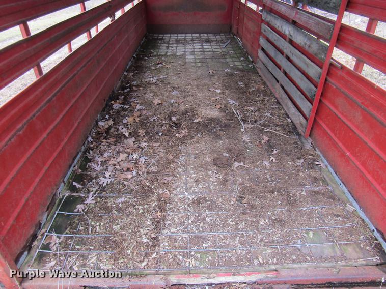 image for item DE5969 1974 WW livestock trailer