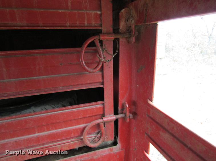 image for item DE5969 1974 WW livestock trailer