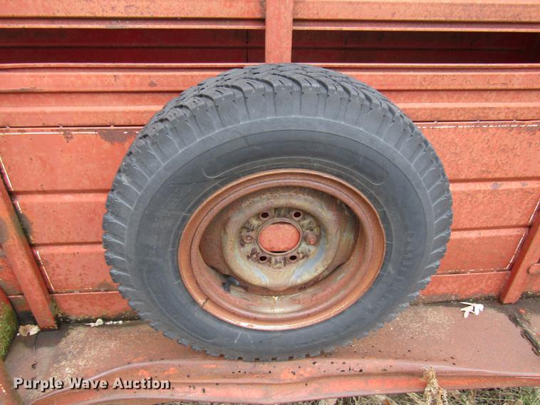image for item DE5969 1974 WW livestock trailer