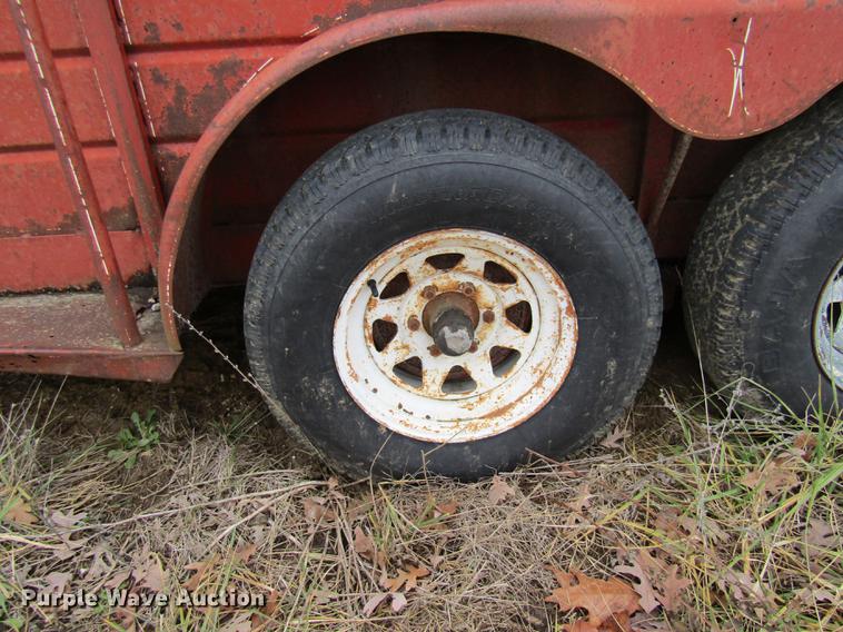 image for item DE5969 1974 WW livestock trailer