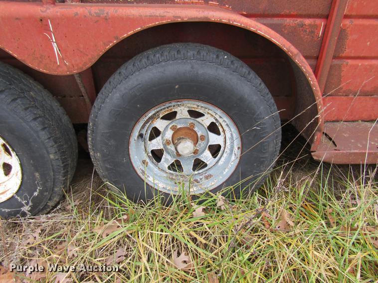 image for item DE5969 1974 WW livestock trailer