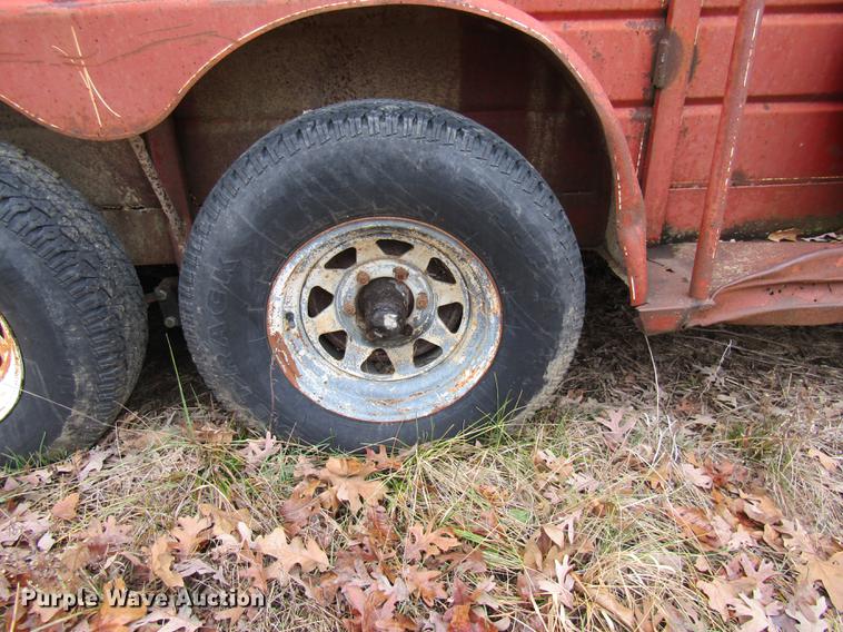 image for item DE5969 1974 WW livestock trailer
