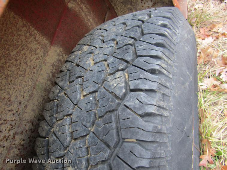 image for item DE5969 1974 WW livestock trailer