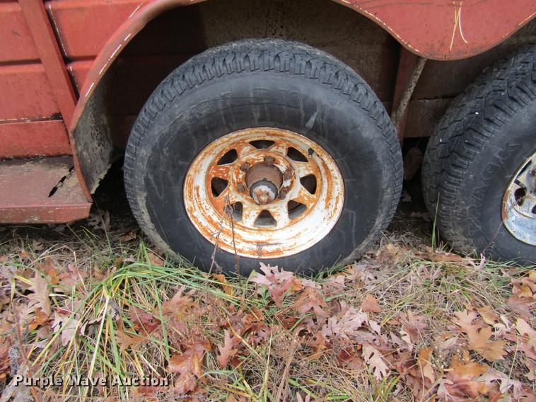 image for item DE5969 1974 WW livestock trailer