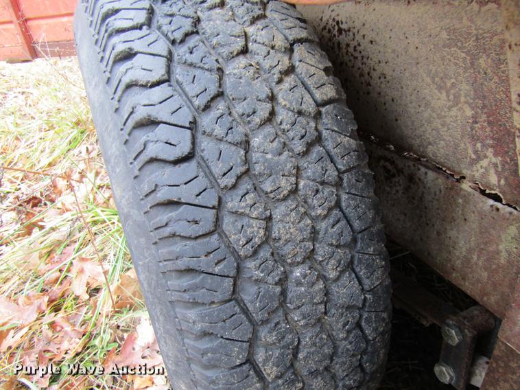 image for item DE5969 1974 WW livestock trailer