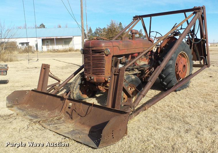 image for item DF2882 McCormick-Deering W9 tractor