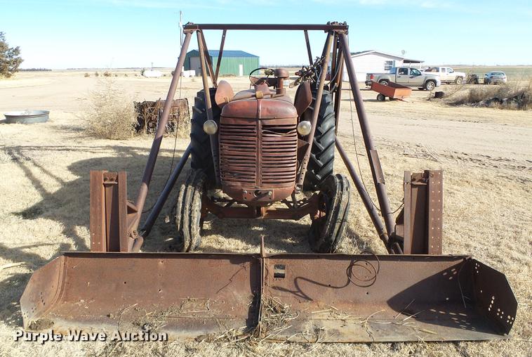 image for item DF2882 McCormick-Deering W9 tractor