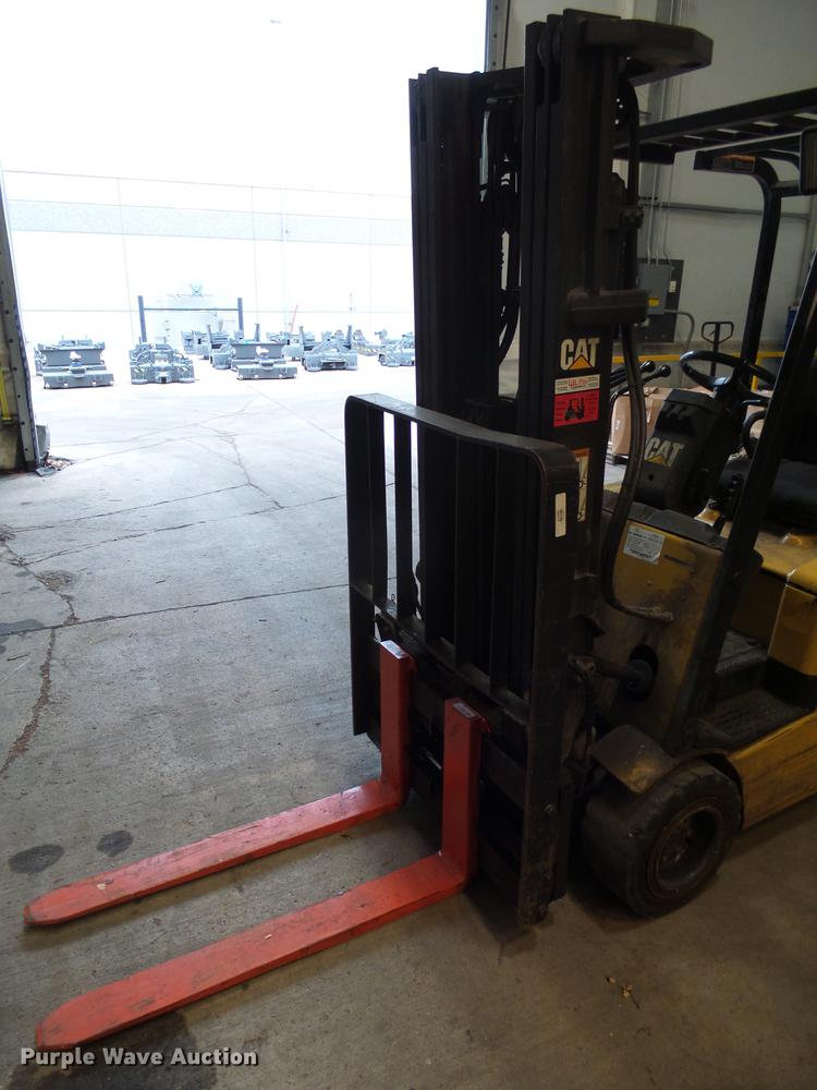 image for item DX9168 Caterpillar EP20KT forklift