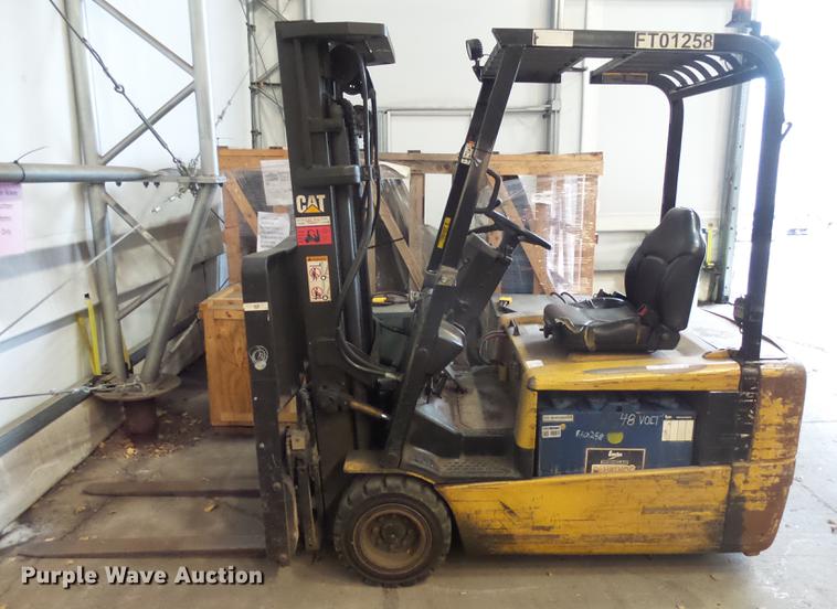 image for item DX9169 Caterpillar EP20KT forklift
