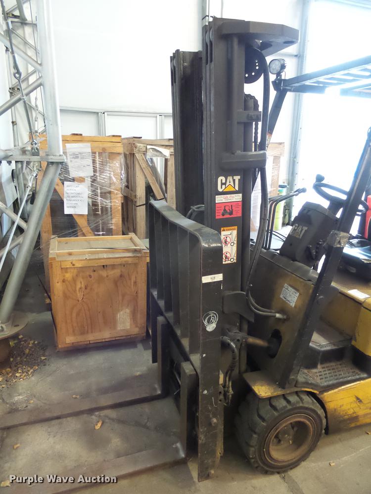 image for item DX9169 Caterpillar EP20KT forklift
