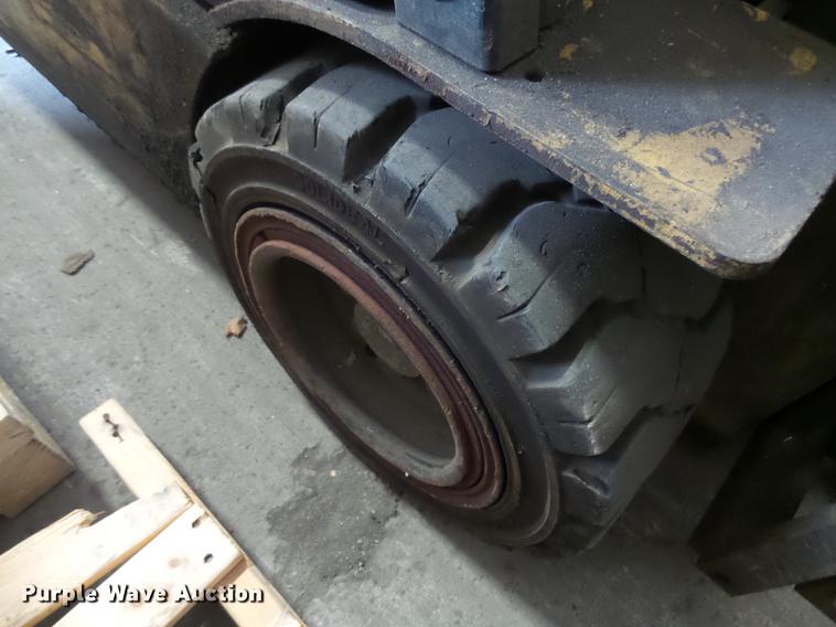 image for item DX9169 Caterpillar EP20KT forklift