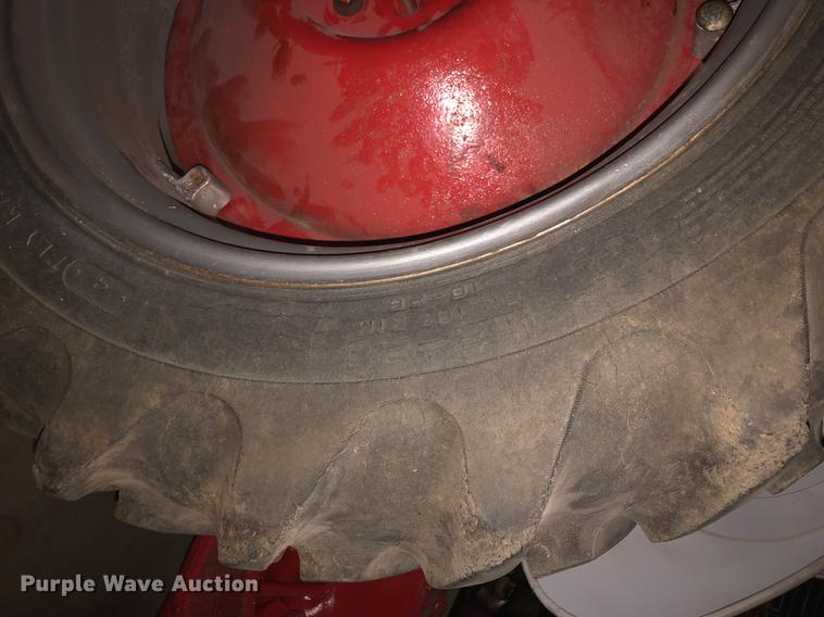 image for item EN9750 Ford tractor