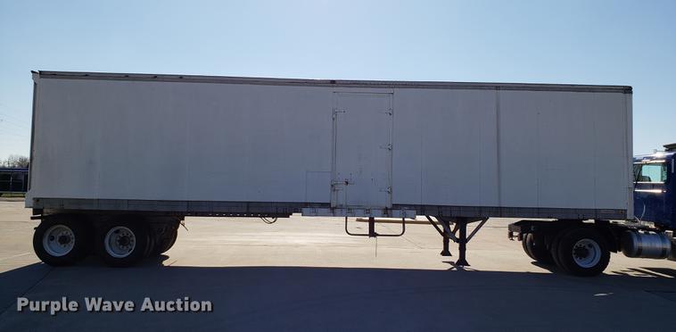 image for item AV9468 1981 Fruehauf dry van trailer