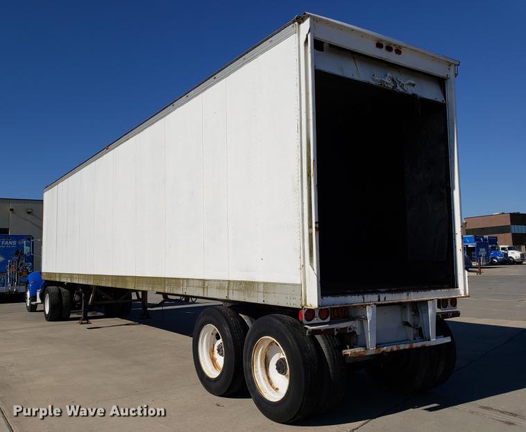image for item AV9468 1981 Fruehauf dry van trailer