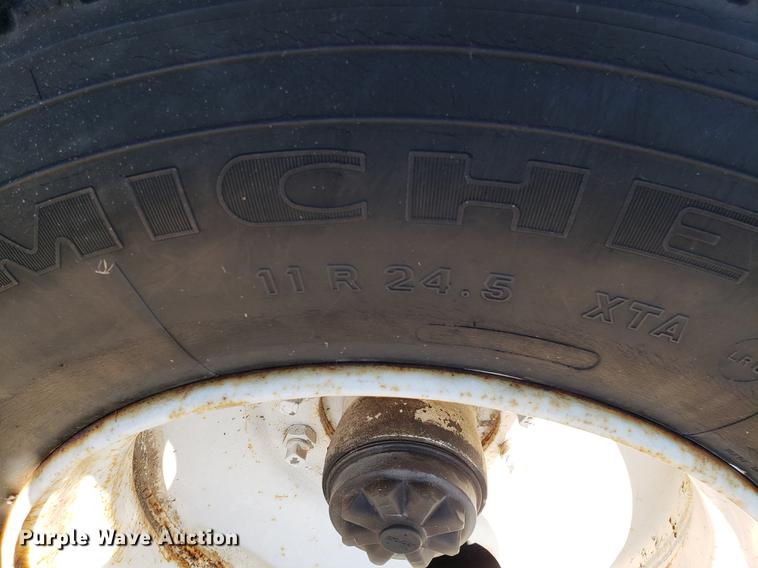 image for item AV9468 1981 Fruehauf dry van trailer