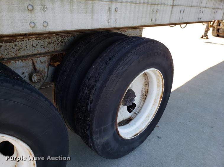 image for item AV9468 1981 Fruehauf dry van trailer