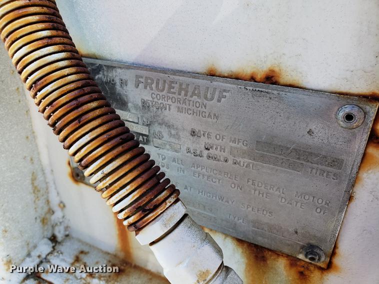 image for item AV9468 1981 Fruehauf dry van trailer