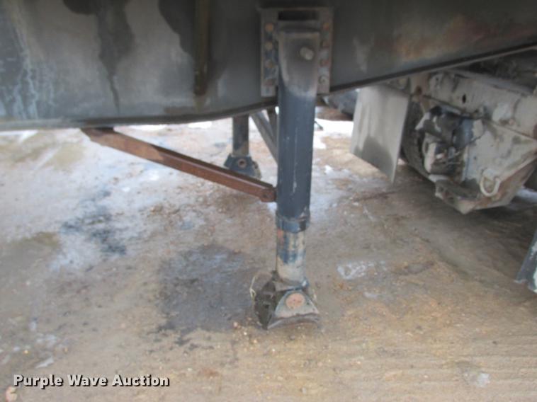 image for item DA8313 1991 Stoughton flatbed trailer