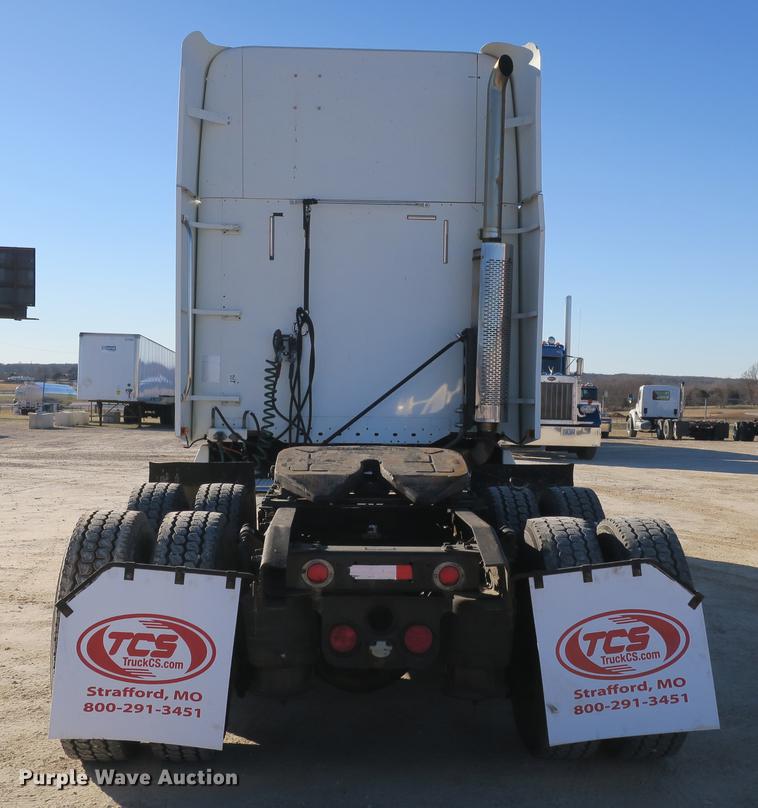 image for item DB8924 2003 Freightliner Columbia semi truck