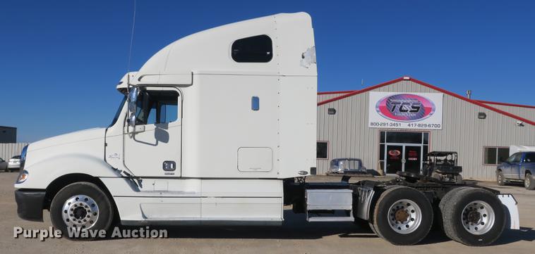 image for item DB8924 2003 Freightliner Columbia semi truck