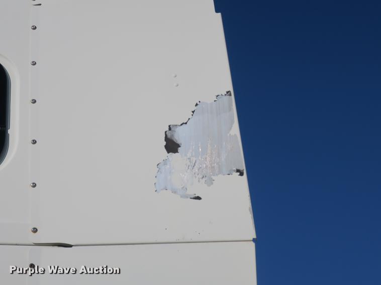 image for item DB8924 2003 Freightliner Columbia semi truck