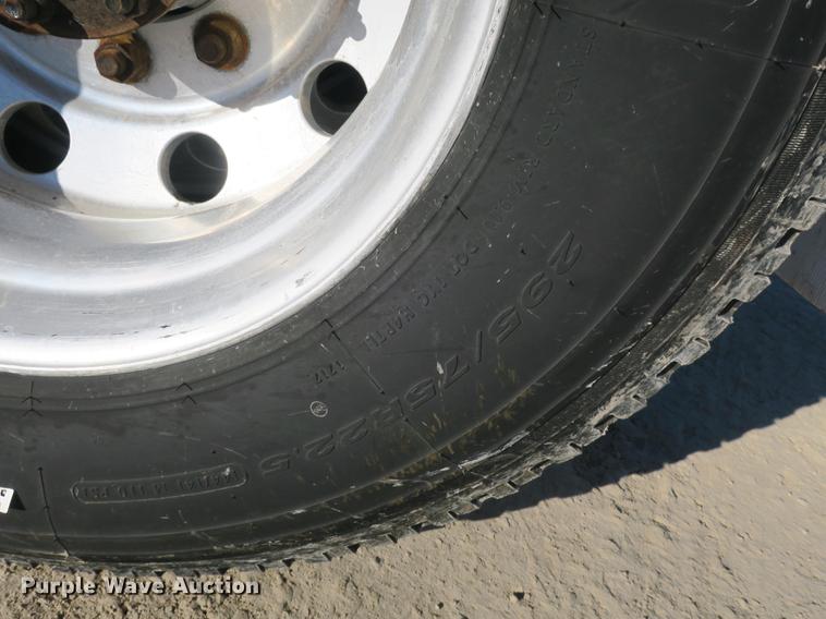 image for item DB8924 2003 Freightliner Columbia semi truck