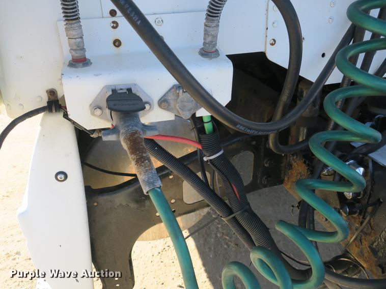 image for item DB8924 2003 Freightliner Columbia semi truck