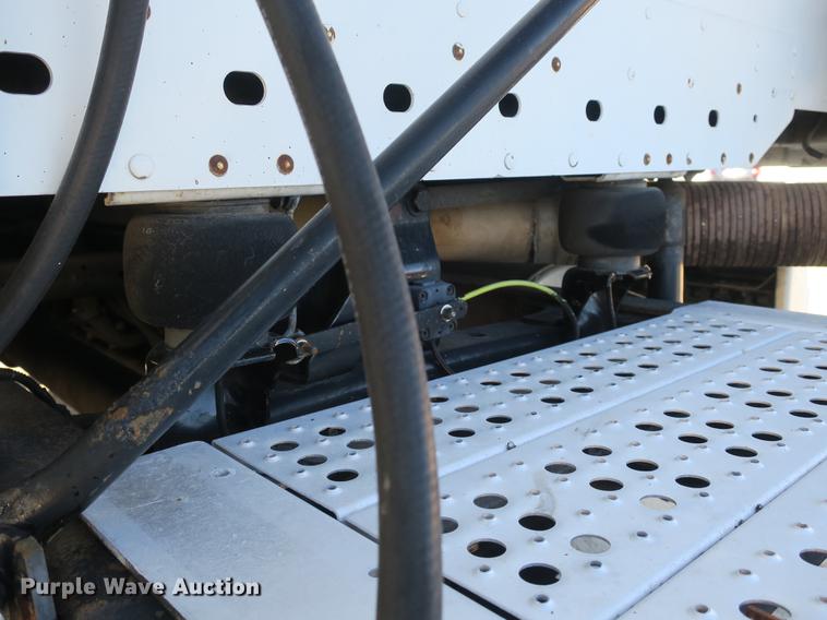 image for item DB8924 2003 Freightliner Columbia semi truck