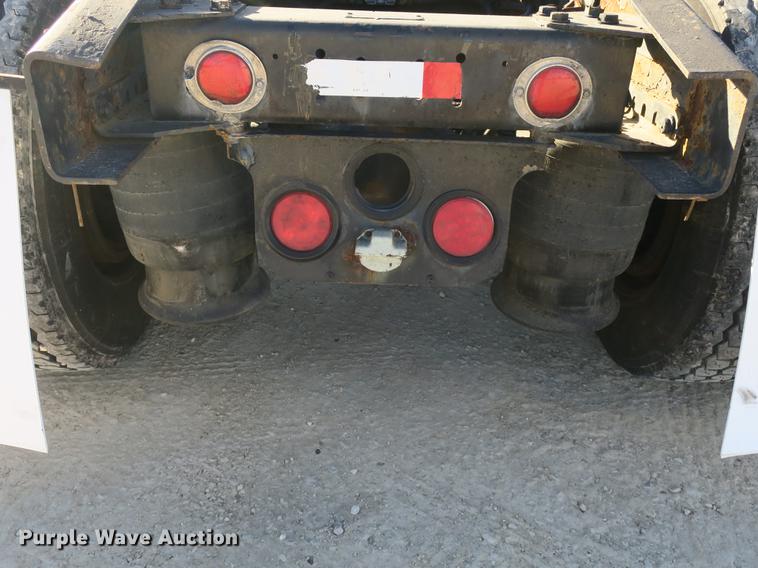 image for item DB8924 2003 Freightliner Columbia semi truck