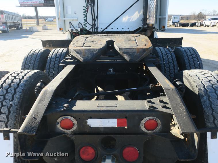 image for item DB8924 2003 Freightliner Columbia semi truck