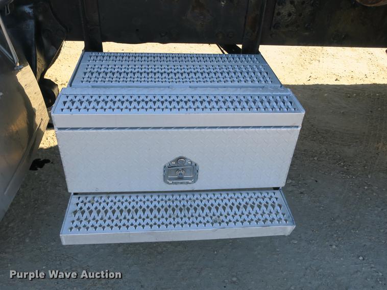 image for item DB8924 2003 Freightliner Columbia semi truck