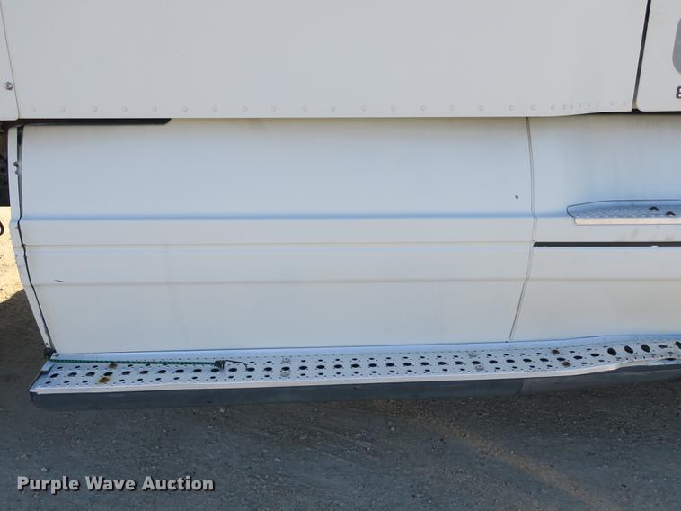 image for item DB8924 2003 Freightliner Columbia semi truck