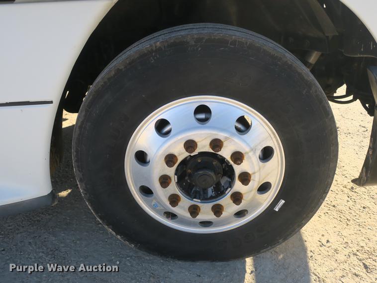 image for item DB8924 2003 Freightliner Columbia semi truck