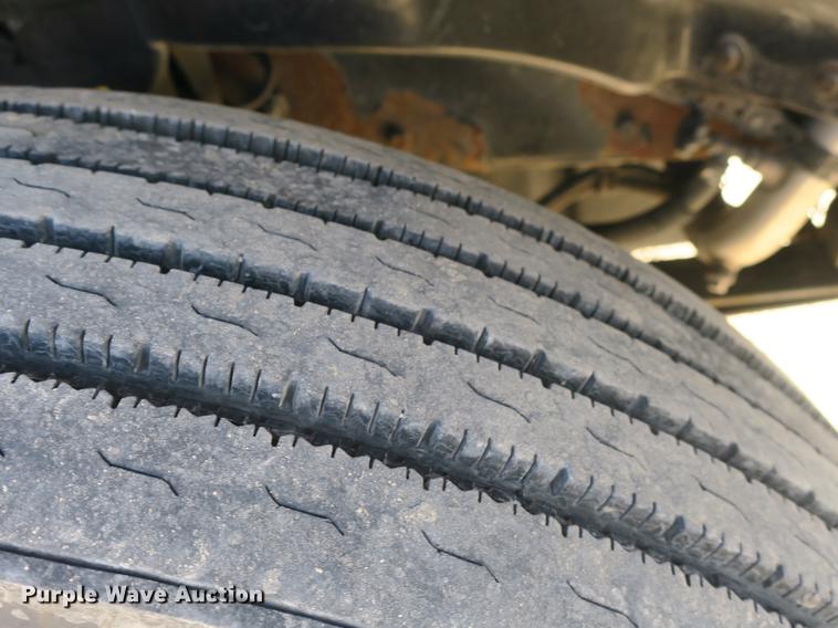 image for item DB8924 2003 Freightliner Columbia semi truck