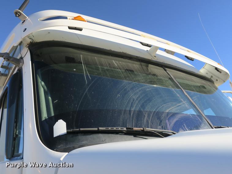 image for item DB8924 2003 Freightliner Columbia semi truck