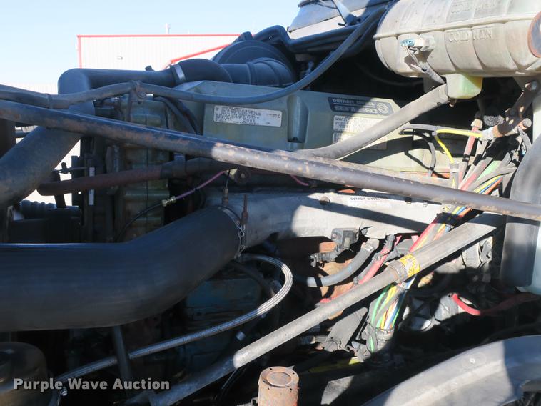 image for item DB8924 2003 Freightliner Columbia semi truck