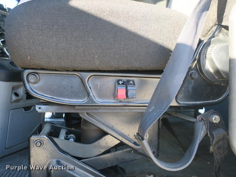 image for item DB8924 2003 Freightliner Columbia semi truck