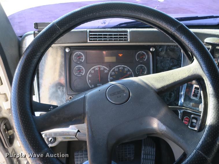 image for item DB8924 2003 Freightliner Columbia semi truck