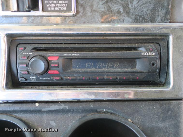 image for item DB8924 2003 Freightliner Columbia semi truck