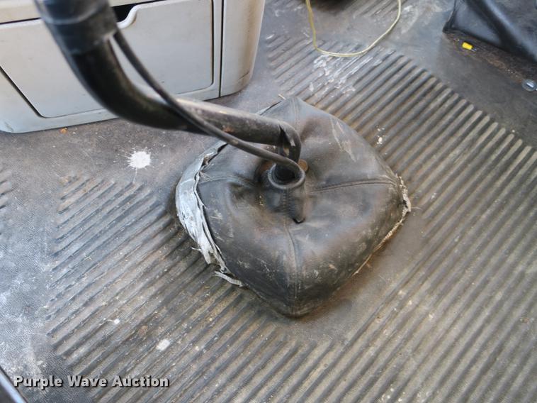 image for item DB8924 2003 Freightliner Columbia semi truck